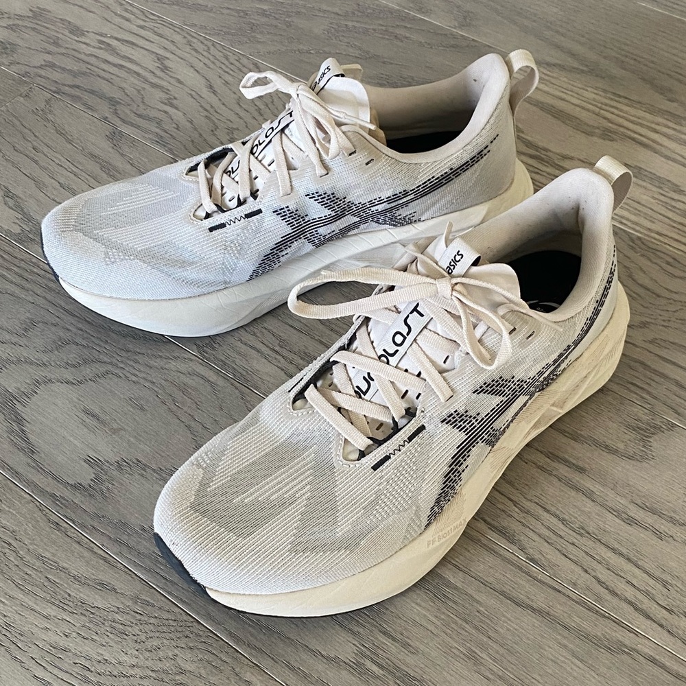 ASICS Men's Novablast 5 Oatmeal/Black